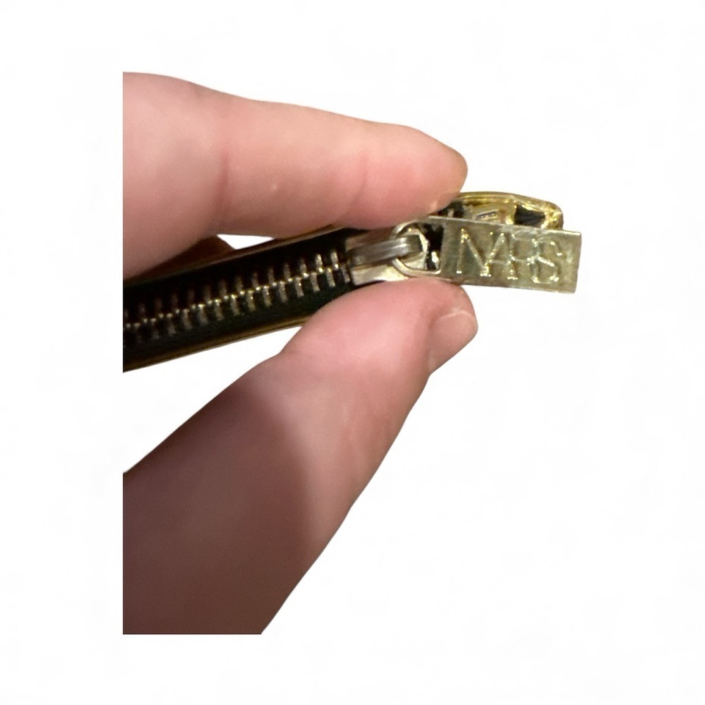 NARS Gold Metallic Lip-Embossed Clutch - Picture 3 of 4